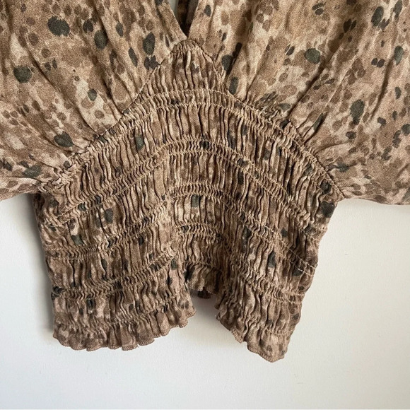 Final Touch animal print smocked loose sleeve blouse size small - Picture 3 of 5
